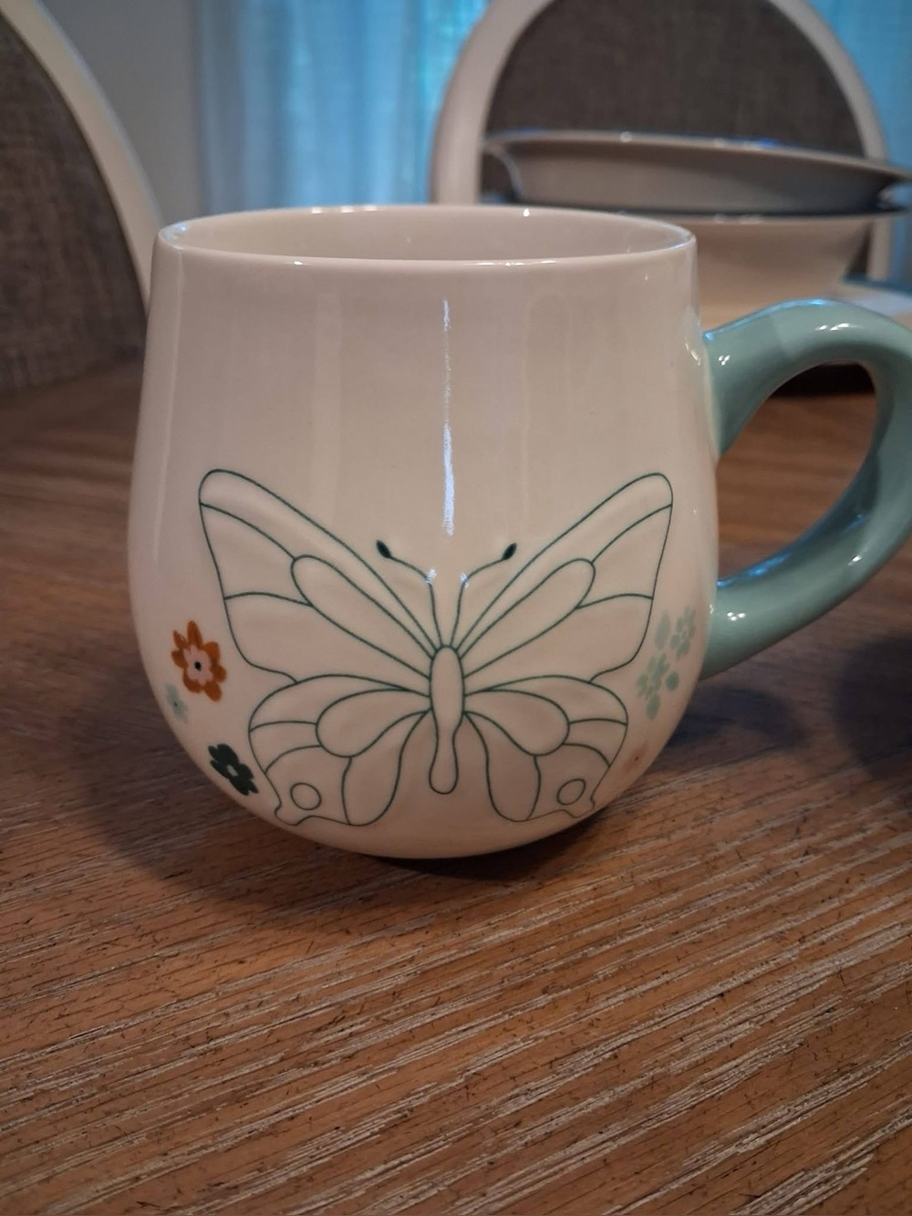 Dolly Parton 4 pc set Ceramic Butterfly and Guitar Accent Coffee Mugs.